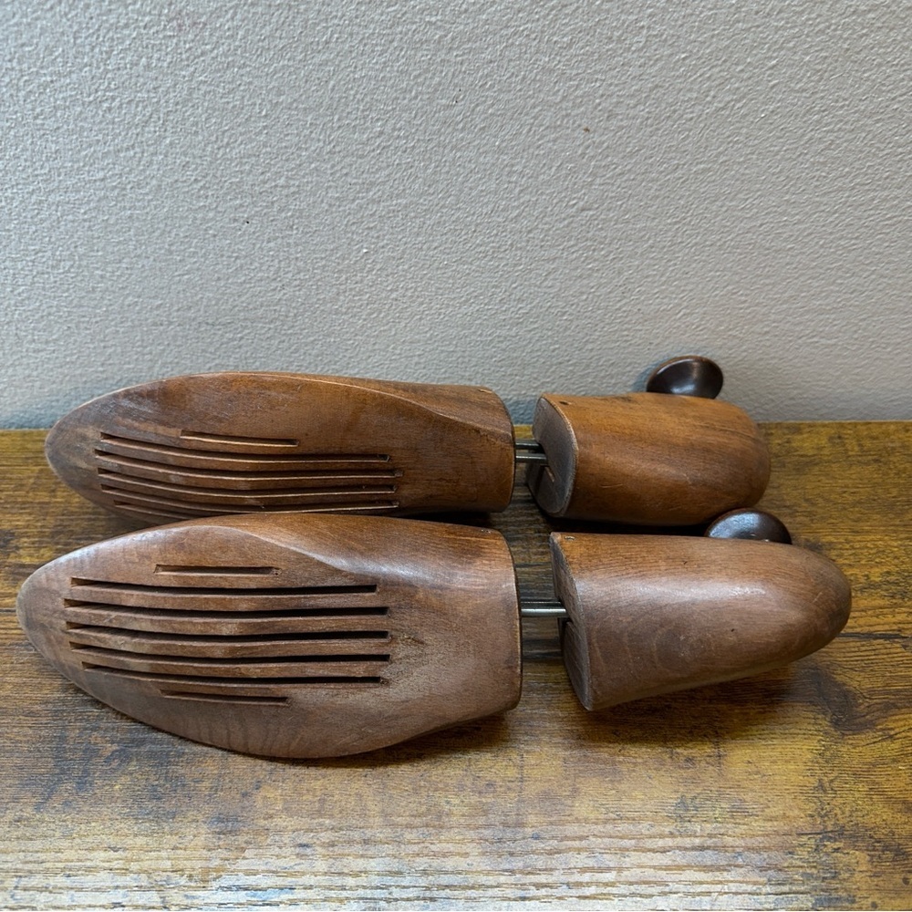 Vintage Wooden Shoe Stretchers / Cobbler Shoe Trees Size 1-10 Rustic Display - Picture 3 of 5